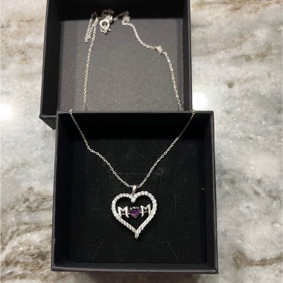 Sterling silver “MOM” necklace - Picture 2 of 6